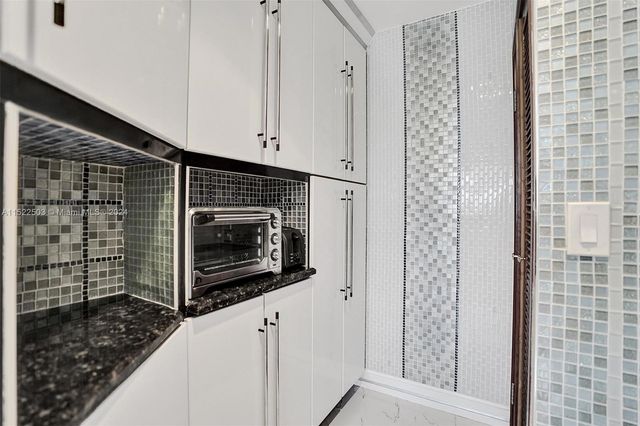 12 Seacrest Pkwy 3, Hollywood, FL 33019