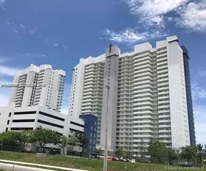 14951 Royal Oaks Ln 506, North Miami, FL 33181