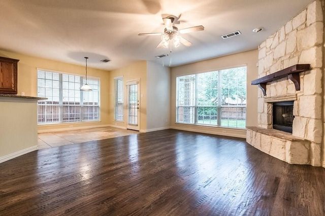 1328 Burnett Drive, Lantana, TX 76226