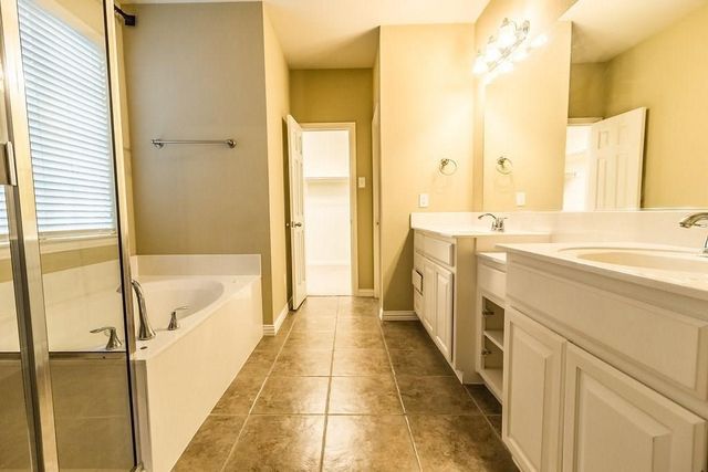 1328 Burnett Drive, Lantana, TX 76226