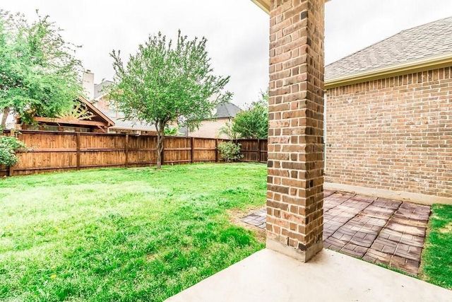 1328 Burnett Drive, Lantana, TX 76226
