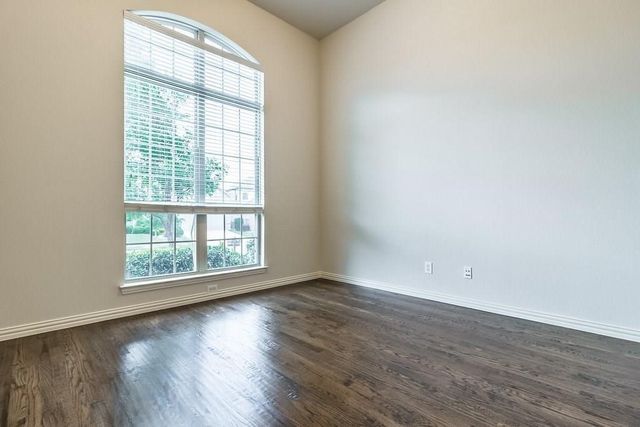 1328 Burnett Drive, Lantana, TX 76226