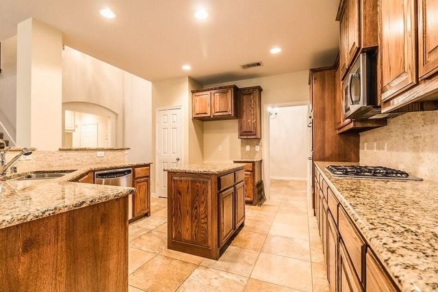 1328 Burnett Drive, Lantana, TX 76226