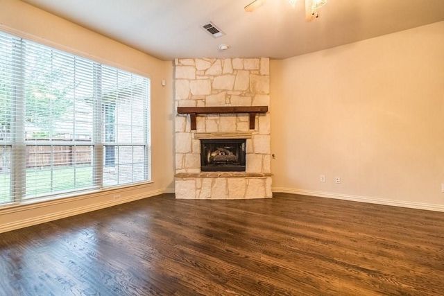 1328 Burnett Drive, Lantana, TX 76226