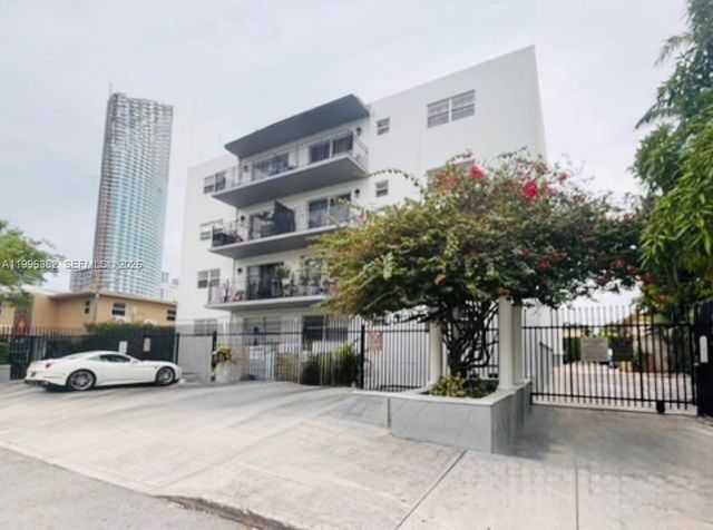 444 SW 4th St 204, Miami, FL 33130