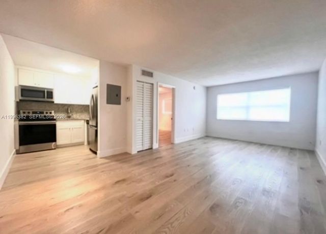 444 SW 4th St 204, Miami, FL 33130