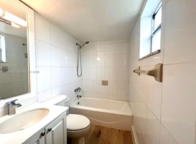 444 SW 4th St 204, Miami, FL 33130