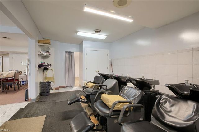 2420 W Mercury BLVD, Hampton, VA 23666
