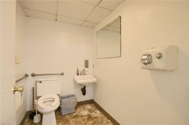 2420 W Mercury BLVD, Hampton, VA 23666