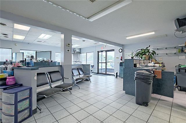 2420 W Mercury BLVD, Hampton, VA 23666