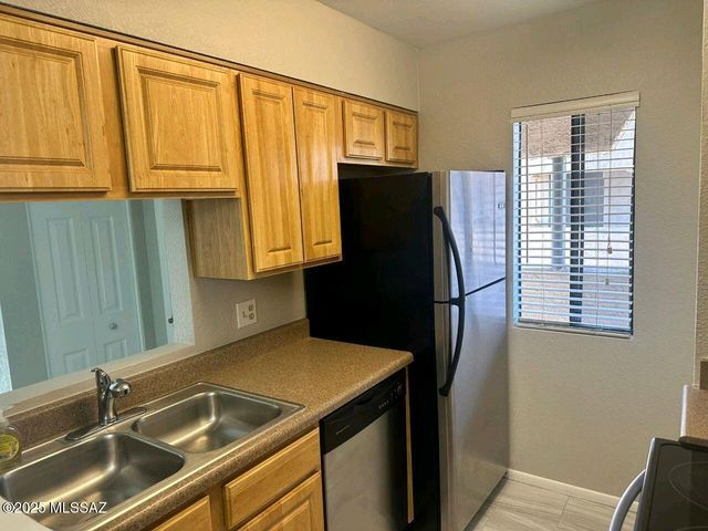 1745 E Glenn St Apt 220, Tucson, AZ 85719