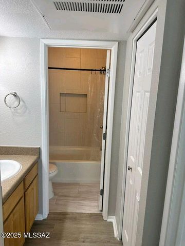 1745 E Glenn St Apt 220, Tucson, AZ 85719