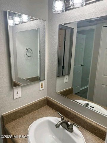 1745 E Glenn St Apt 220, Tucson, AZ 85719