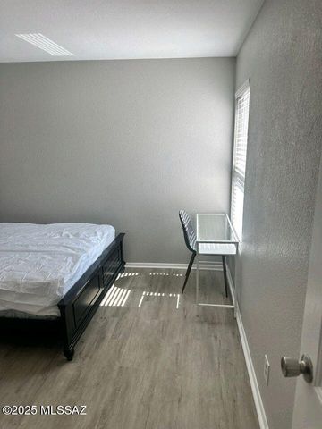 1745 E Glenn St Apt 220, Tucson, AZ 85719