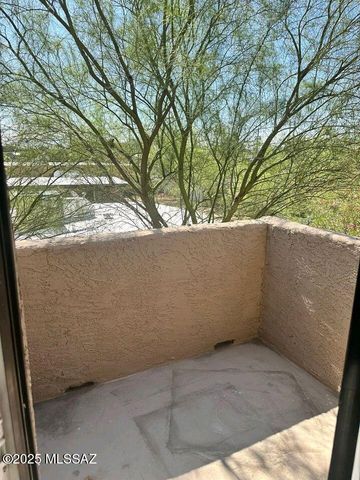 1745 E Glenn St Apt 220, Tucson, AZ 85719