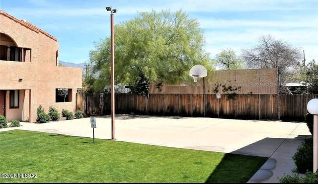 1745 E Glenn St Apt 220, Tucson, AZ 85719