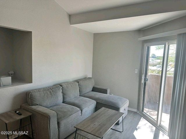 1745 E Glenn St Apt 220, Tucson, AZ 85719
