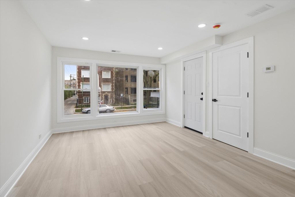 7914 S Essex Avenue, Chicago, IL 60617 — photo 4
