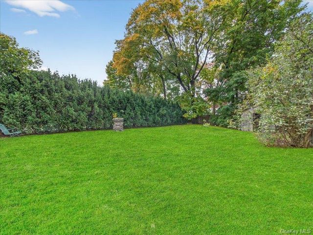 17 Maple Avenue W, Suffern, NY 10901