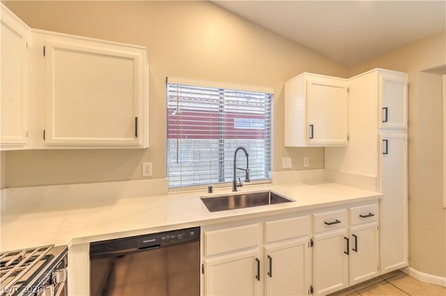 2007 GLISTENING SANDS Drive, Las Vegas, NV 89119