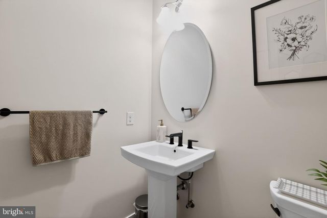 214 IRIS LN, Chester Springs, PA 19425