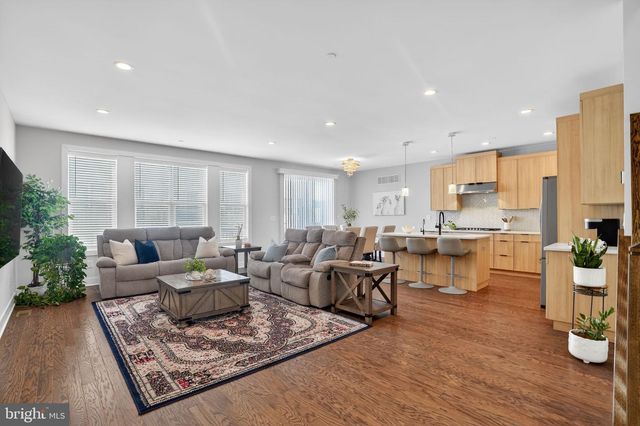 214 IRIS LN, Chester Springs, PA 19425