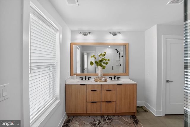 214 IRIS LN, Chester Springs, PA 19425