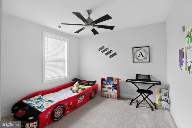 214 IRIS LN, Chester Springs, PA 19425