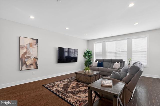 214 IRIS LN, Chester Springs, PA 19425