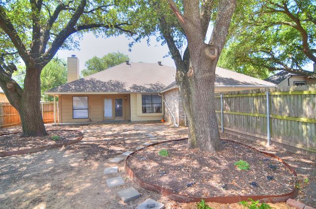 8901 Greentree Drive, Rowlett, TX 75088