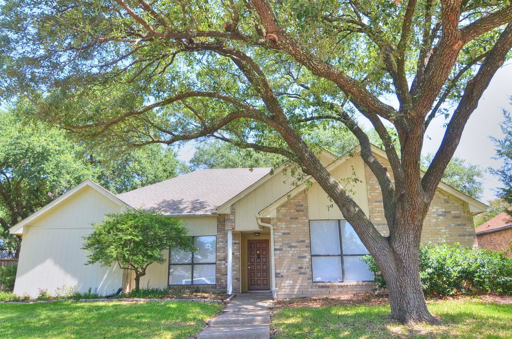 8901 Greentree Drive, Rowlett, TX 75088
