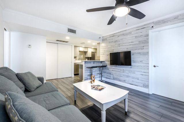 612 Executive Center Drive 107, West Palm Beach, FL 33401