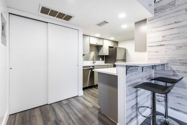 612 Executive Center Drive 107, West Palm Beach, FL 33401