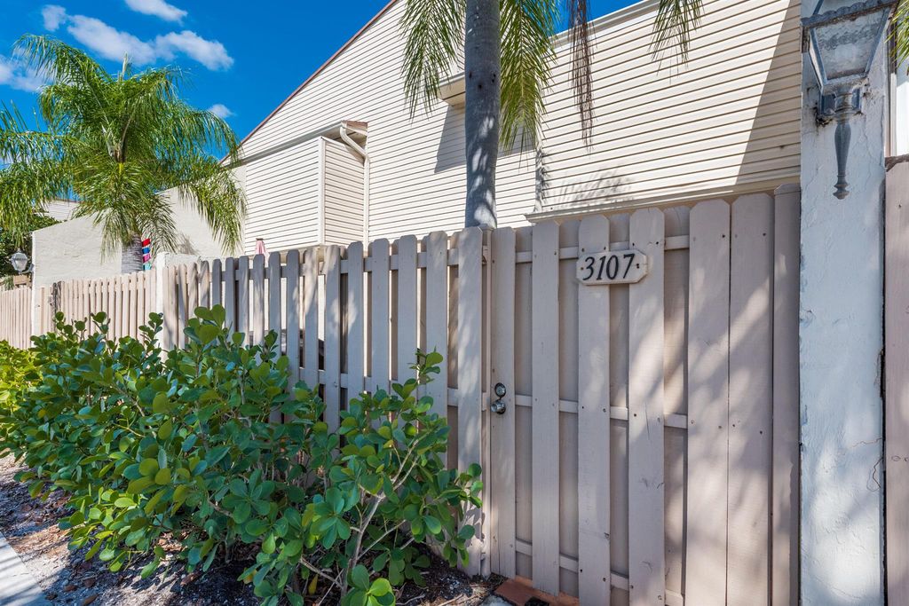 612 Executive Center Drive 107, West Palm Beach, FL 33401