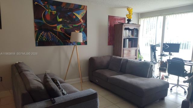 200 177 DR 115, Sunny Isles Beach, FL 33160