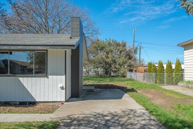 2415 N Myrtle St, Spokane, WA 99217