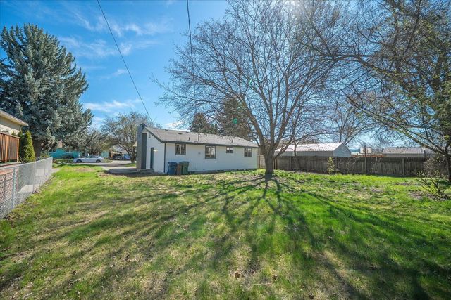 2415 N Myrtle St, Spokane, WA 99217