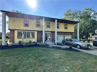 60 Chapel Woods, Amherst, NY 14221