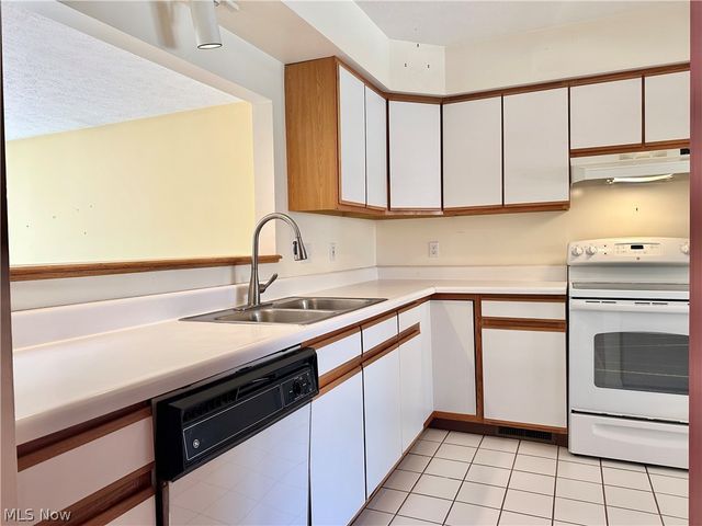 7679 Creekwood Drive, North Royalton, OH 44133