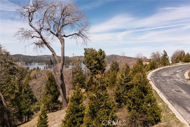 226 Hidden Forest Road, Lake Arrowhead, CA 92352