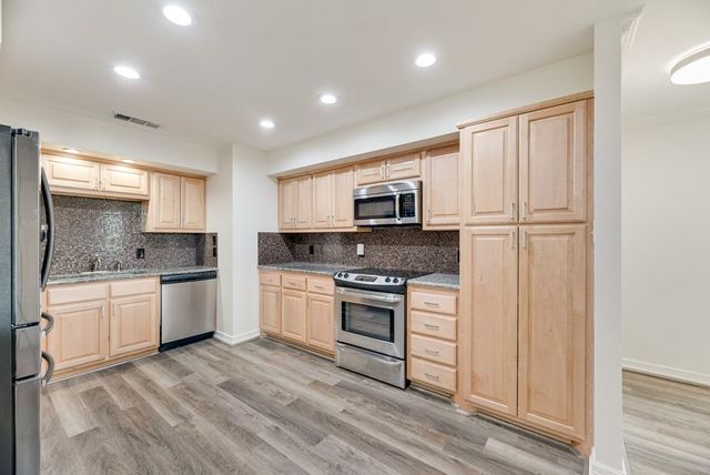 5200 Keller Springs Road 537, Dallas, TX 75248