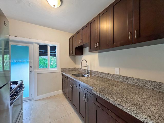 965 Bay Dr 8, Miami Beach, FL 33141