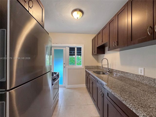 965 Bay Dr 8, Miami Beach, FL 33141