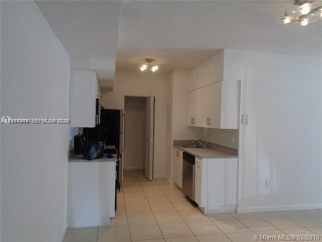 3271 Sabal Palm Mnr 103, Davie, FL 33024