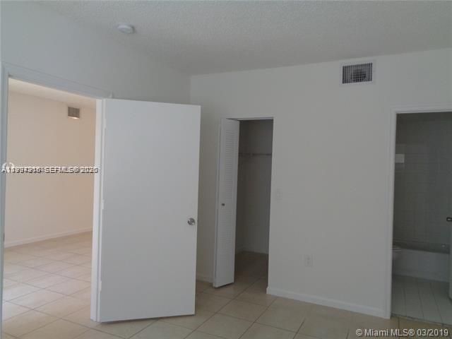 3271 Sabal Palm Mnr 103, Davie, FL 33024