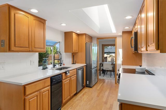 15010 SE 46th Way, Bellevue, WA 98006
