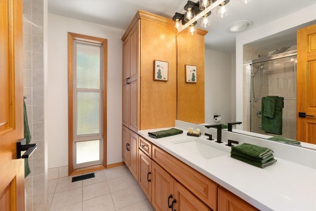 15010 SE 46th Way, Bellevue, WA 98006