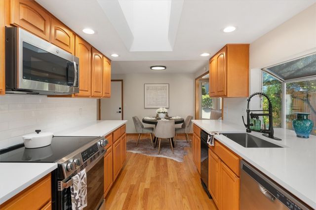 15010 SE 46th Way, Bellevue, WA 98006