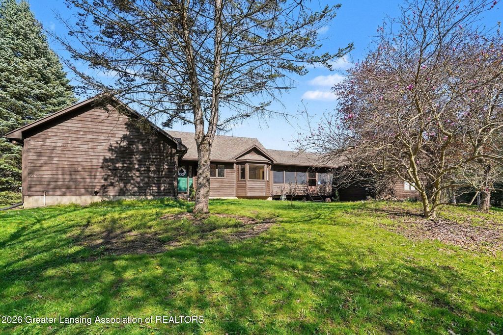 610 Barry Road, Haslett, MI 48840