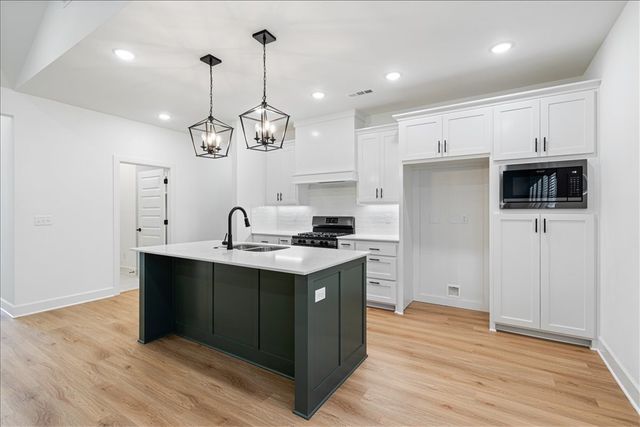 6909 SW Orange Avenue, Bentonville, AR 72713